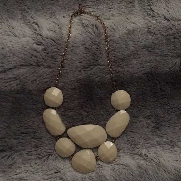 NWOT CREAM AND GOLD CHARMING CHARLIE - Picture 2 of 4